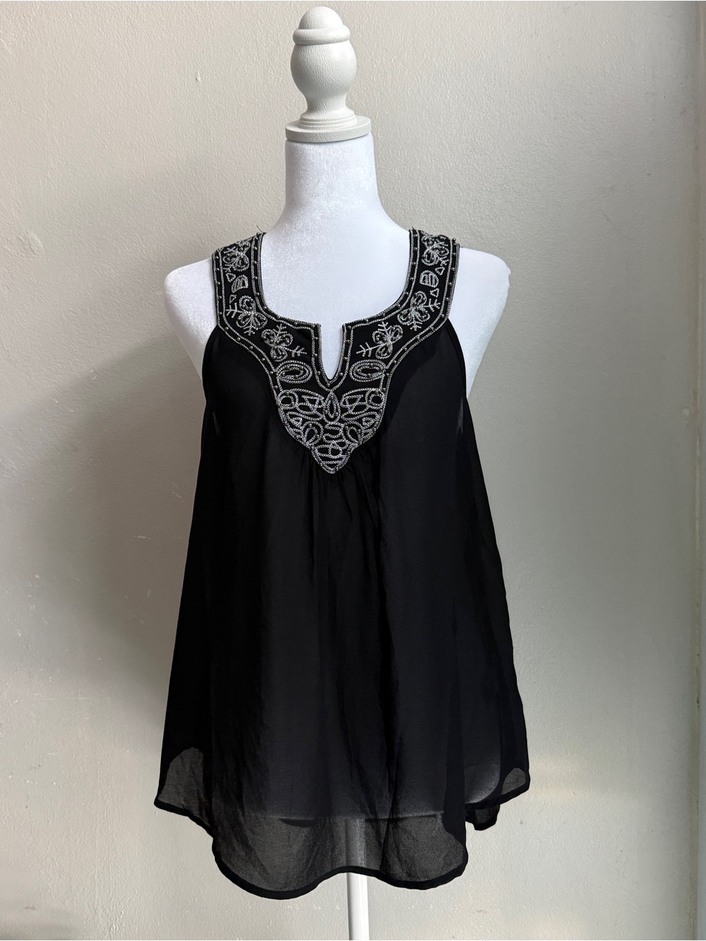 Ya Los Angeles Black Sleeveless Embroidered V-Neck Camisole